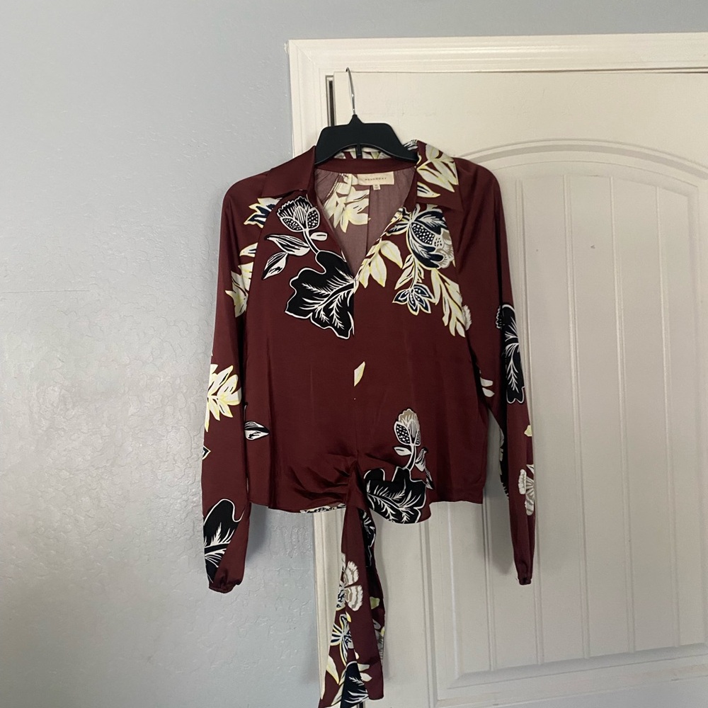 MELLODAY
Floral Tie Front Top In Brown/teal/green Leaf